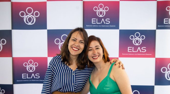 Escola ELAS promove workshop sobre autoconfiança As co-fundadoras Amanda Gomes e Carine Roos já capacitaram mais de 8 mil mulheres com seus cursos, workshops e o Programa Elas. Foto: Divulgação