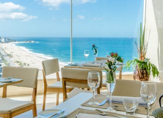 7zero6 cria drinks autorais de frente para o mar Espaço 7zero6 está localizado na cobertura do Praia Ipanema Hotel, na orla da zona sul do Rio. Foto: Divulgação/7zero6