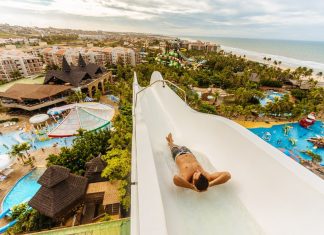 Beach Park lança promoção exclusiva para residentes do Nordeste Turistas que moram nos estados nordestinos pagarão apenas 10x R$ 15,00 no ingresso do parque aquático, que serão válidos para uso até junho de 2021. Foto: Divulgação/Beach Park