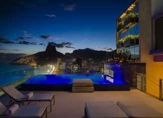A nova tendência é curtir a própria cidade O Praia Ipanema Hotel, que é pé na areia e possui uma vista 5 estrelas, sempre teve em sua cartela de clientes o próprio carioca, e agora, esse comportamento só cresce. Foto: Divulgação