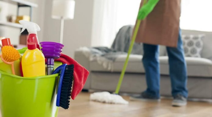 Saiba como utilizar produtos de limpeza da maneira correta Dicas da home expert Flavia Ferrari contribuem para aumentar a praticidade da faxina e ainda colaboram para a economia. Foto: Divulgação