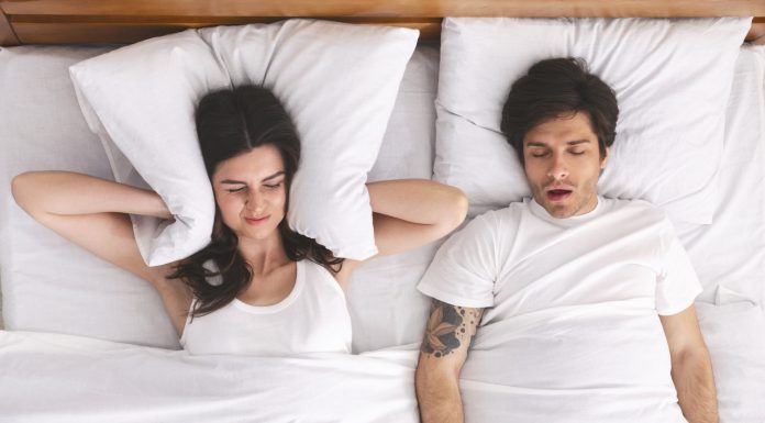 Por que roncar não é sinônimo de dormir bem? Mais de 936 milhões de pessoas têm a Síndrome da Apneia Obstrutiva do Sono. Foto: Divulgação/Banco de imagens iStock