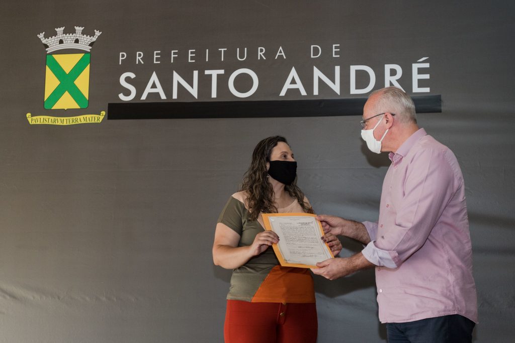 Entrega foi feita pelo Secretário de Habitação e Regularização Fundiária, Adriano Cruz,. Foto: Alex Cavanha/PSA