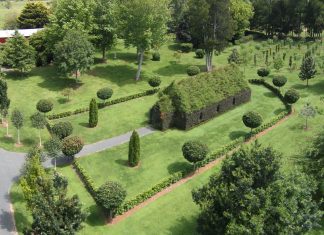 Conheça lugares peculiares na Nova Zelândia Igreja da árvore, localizada na Nova Zelândia. Foto: Divulgação/TZN