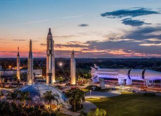 NASA Kennedy Space Center Visitor Complex proporciona passeios inesquecíveis Além das atrações, o complexo oferece uma variedade de presentes na maior loja espacial do mundo. Foto: Divulgação