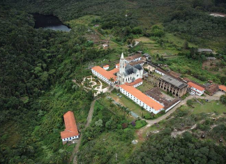 Santuário do Caraça é destino para quem procura imersão na história, cultura, natureza e boa gastronomia Vista aérea do Santuário do Caraça. Foto: Miguel Andrade