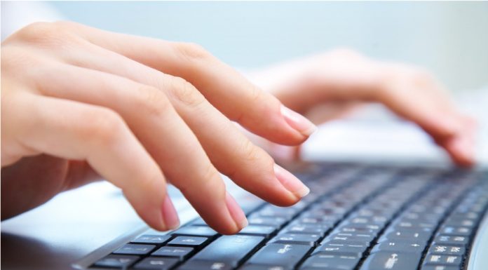 Como preparar um bom currículo? Montar um currículo com as informações adequadas, é essencial na conquista de um emprego. Foto: Divulgação