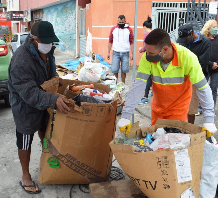Programa que troca recicláveis por alimentos mudou a realidade de cerca de 70 mil pessoa. Foto: Divulgação/Semasa