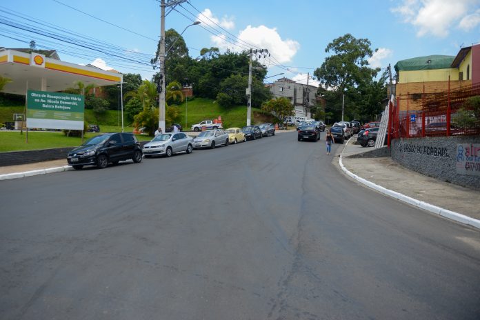 Ao todo, 11,9 mil metros quadrados foram recuperados na via, que fica localizada na entrada do bairro Botujuru. Foto: Omar Matsumoto/PMSBC