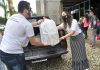 Drive-thru de brinquedos Entidades sociais e pastorais do município receberam os presentes para distribuição na semana de Natal. Foto: Angelo Baima/PSA