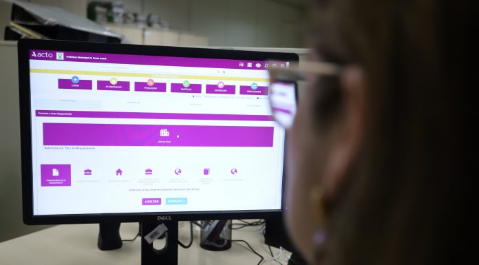 Santo André economiza R$ 750 mil com plataforma digital Sistema Acto, adotado há um ano na cidade, eliminou necessidade de papel para análises de construções, aberturas, reformas e obras. Foto: Helber Aggio/PSA