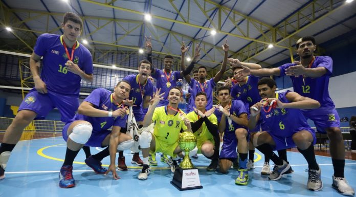 Santo André é campeã de vôlei Equipe venceu a competição pela terceira vez nas últimas quatro edições. Foto: Alex Cavanha/PSA