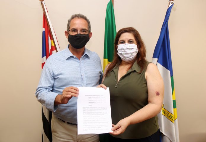 Vice prefeito Luiz Zacarias e a secretaria Silvia Grecco. Foto: Helber Aggio/PSA