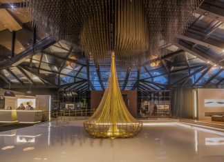 Tivoli Mofarrej inaugura Árvore 100% “feita a mão” Com curadoria de Waldick Jatobá a obra produzida por Maria Fernanda Paes de Barros,da marca Yankatu, simboliza a vida, o sonho e o futuro. Foto: Divulgação