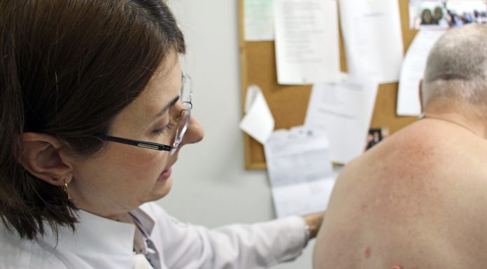 Dezembro Laranja alerta para a prevenção do câncer de pele Doença representa 27% de todos os tumores malignos no Brasil, sendo o câncer de maior incidência na população. (Foto tirada antes da pandemia).Foto: Divulgação/FMABC