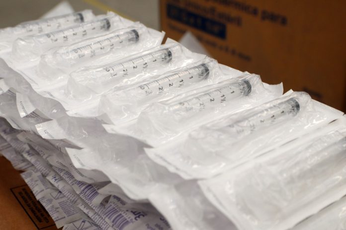 Município possui mais de 500 mil kits com seringas, agulhas e luvas para imunizar a população. Foto: Helber Aggio/PSA