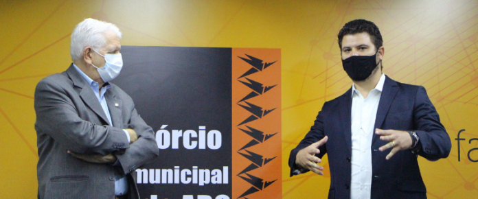 Acácio assume em lugar de Edgard Brandão (à esquerda). Foto: Divulgação/Consórcio ABC