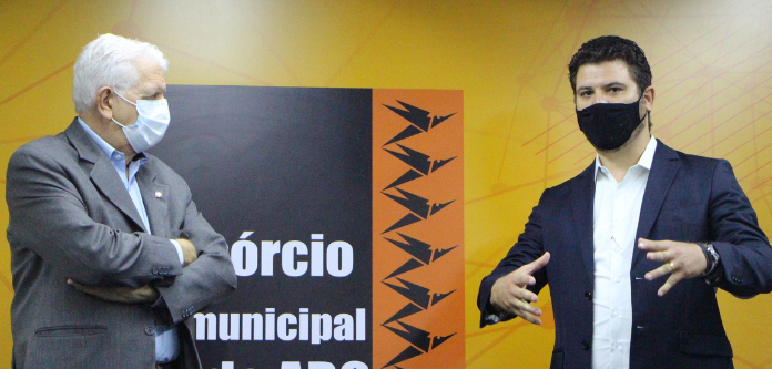 Consórcio tem novo Secretário Acácio assume em lugar de Edgard Brandão (à esquerda). Foto: Divulgação/Consórcio ABC