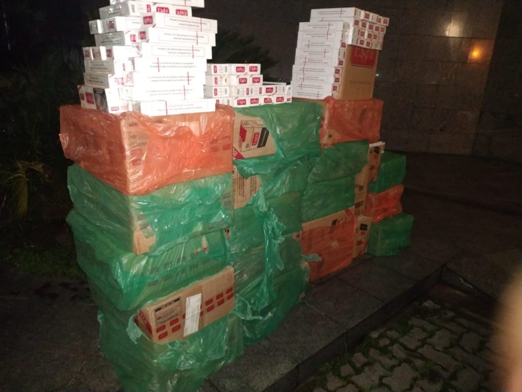 Milhares de maços de cigarro foram apreendidos pela PM. Foto: Divulgação
