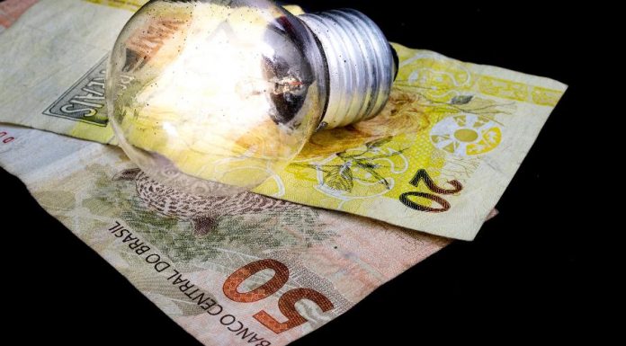 Dicas para economizar na conta de energia elétrica Especialista orienta como gastar menos energia e economizar no valor da conta mensal. Foto: Divulgação/Getty Images