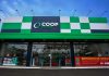 Drogarias investem em dermoconsultoras Fachada nova da drogaria COOP. Foto: Divulgação/COOP