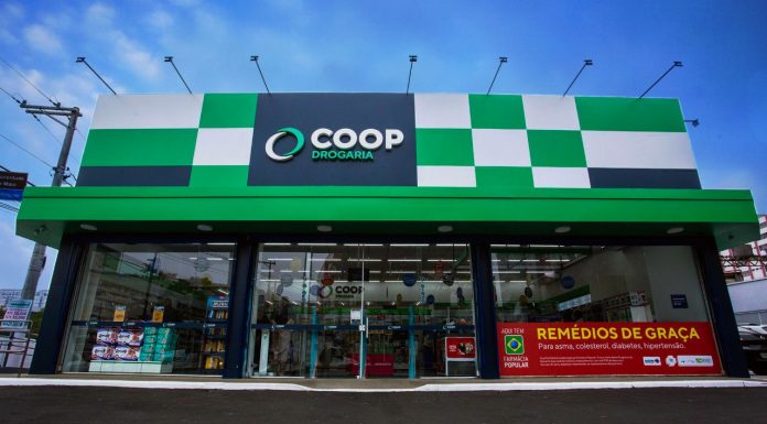 Drogarias investem em dermoconsultoras Fachada nova da drogaria COOP. Foto: Divulgação/COOP