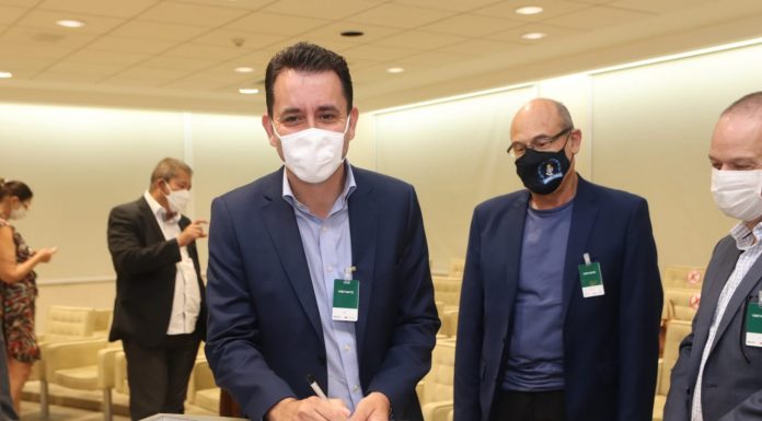 ABC assina protocolo de intenções para aquisição de vacina Sputnik V Paulo Serra é prefeito de Santo André e Presidente do Consórcio. Foto: Helber Aggio/PSA