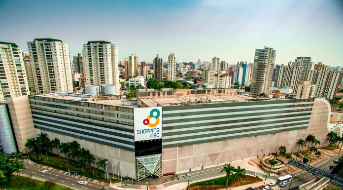 Shopping ABC presenteia apaixonados com dois Dolphin Mini, da BYD