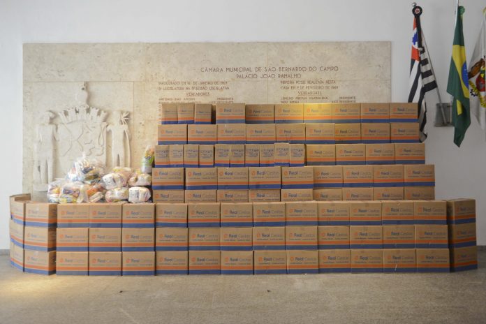 Data foi celebrada com a doação de 300 cestas básicas pelos 28 vereadores da cidade. Foto: Ricardo Cassin/PMSBC