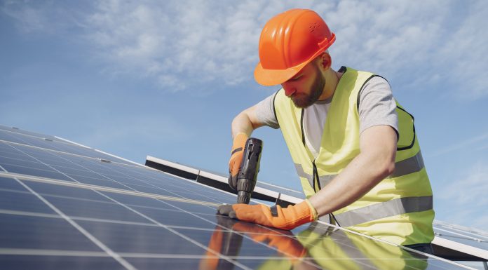Obras: Enel alerta e dá dicas de segurança Distribuidora, que registrou 53 ocorrências em 2020 em atividades envolvendo construção e manutenção predial, reforça as ações de conscientização. Foto: Divulgação