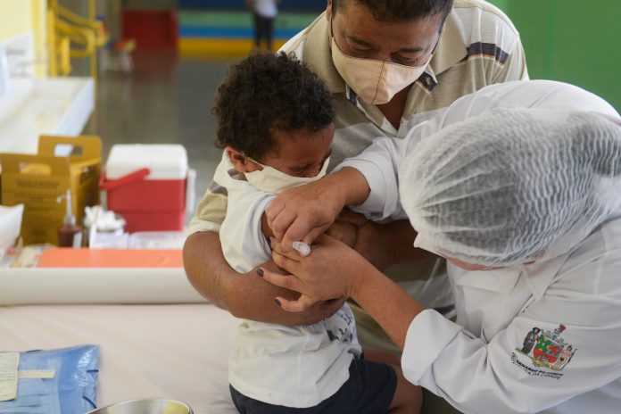 Imunização acontece em 27 EMEBs da cidade. Foto: Omar Matusmoto/PMSBC