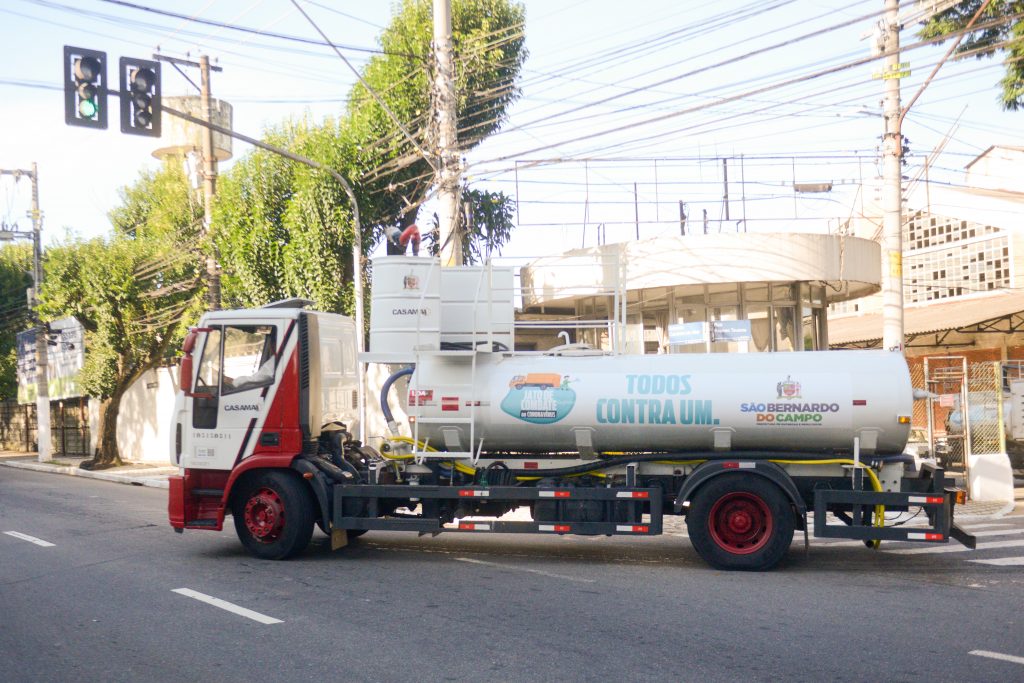 Caminhão de sanitização. Foto: Omar Matsumoto/PMSBC