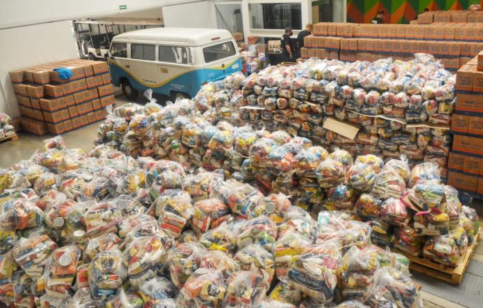Iniciativa do Fundo Social de Solidariedade já arrecadou 300 toneladas de alimentos e mais de 35 mil itens entre agasalhos e cobertores. Foto: Angelo Baima/PSA
