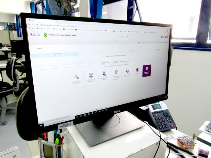 Abertura de processos, juntada de documentos e até atendimento via chat serão realizados pelo sistema Acto. Foto: Divulgação/Semasa