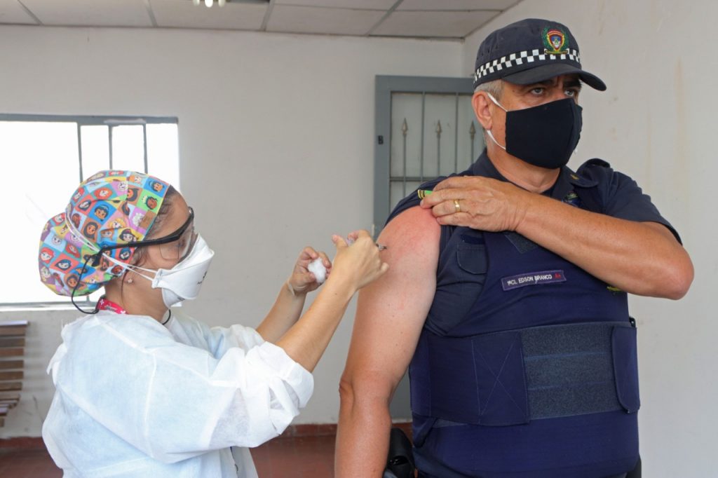 Santo André inicia vacinação dos profissionais de ...