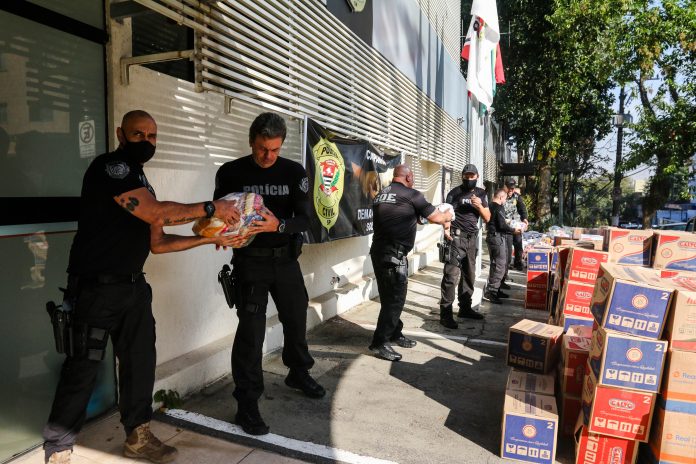Kits de alimentos, higiene e limpeza foram distribuídos para sete entidades do terceiro setor da cidade. Foto: Gabriel Inamine/PMSBC