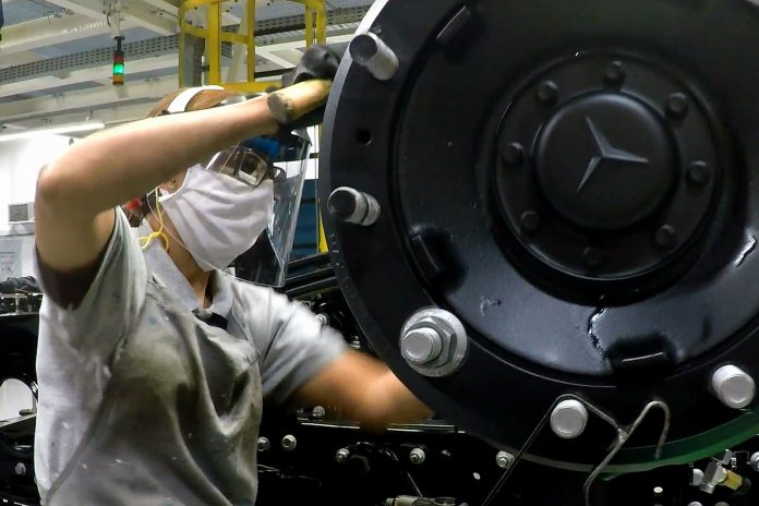 Empresa busca parceiros para desenvolver conhecimento e tecnologias para a criação de baterias de alta potência. Foto: Divulgação/Mercedes Benz