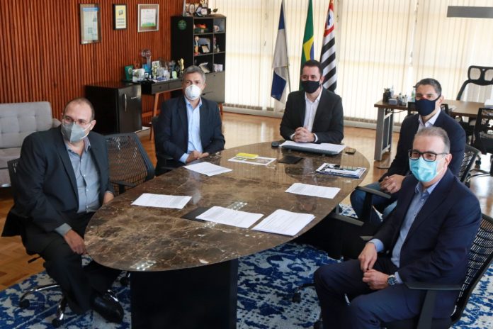 Prefeito de Santo André, Paulo Serra se reuniu com empresários da Prometeon. Foto: Helber Aggio/PSA