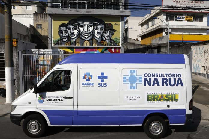 Ação tem o objetivo de ampliar o acesso da população em situação de rua aos serviços de saúde do município. Foto: Dino Santos/Prefeitura de Diadema