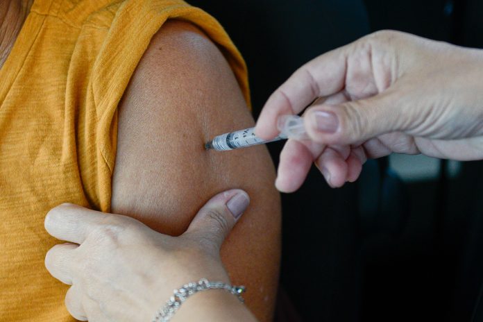 Somente no sábado (19/06), foram 10.449 vacinas aplicadas. Foto: Omar Matsumoto/PMSBC