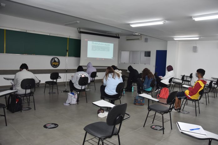 Sala de aula do cursinho. Foto: Divulgação/Singular Anglo