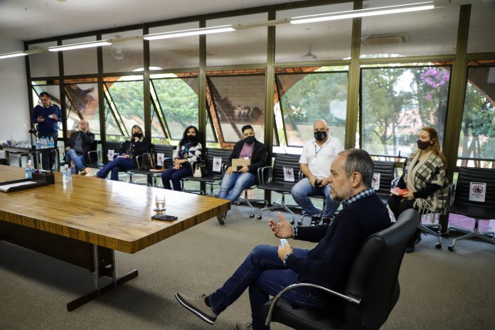 Reunião com a equipe de saúde aconteceu no Palácio da Cerâmica, em São Caetano do Sul. Foto: Letícia Teixeira/PMSCS