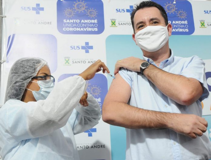 Prefeito Paulo Serra foi vacinado nesta segunda-feira, 21/06. Foto: Angelo Baima/PSA