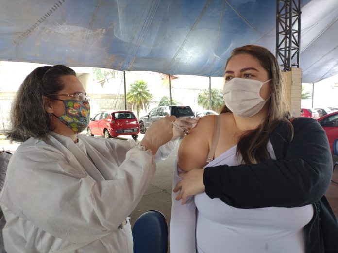 Imunização no Município acontece para pessoas acima dos 18 anos. Foto: Divulgação/PMRP