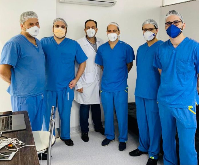 Equipe do médico Marcello Machado Gava, coordenador do serviço de Urologia do município. Foto: Eric Romero/PMSCS