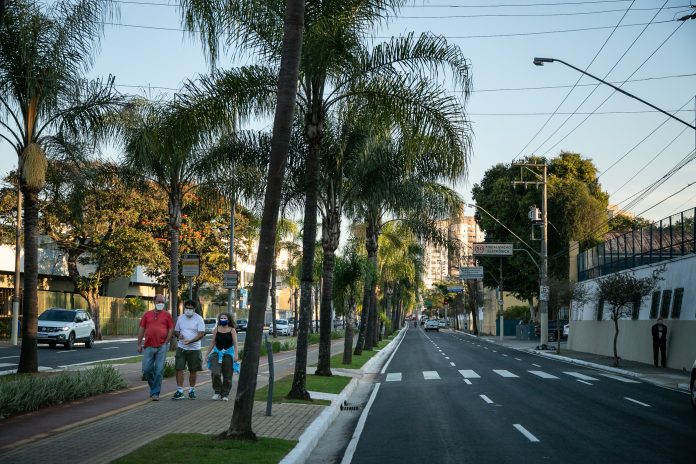 Rua está localizada na Avenida Presidente Kennedy, no trecho da Rua Romão Belchior Peres até a altura da Rua Cavalheiro Ernesto Giuliano, no sentido Centro/Bairro. Foto: Eric Romero/PMSCS