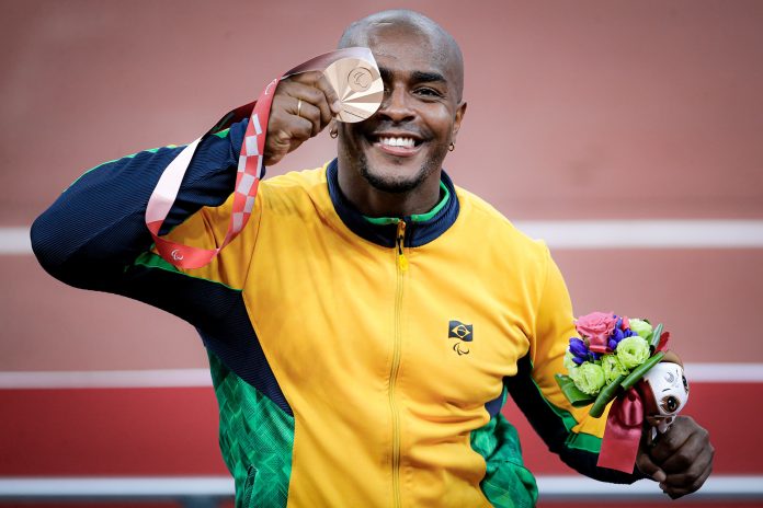 O carioca João Victor de Souza conquistou de forma inesperada a medalha de bronze no arremesso de peso, na classe F37 dos Jogos Paralímpicos. Foto: Divulgação / Comitê Paralímpico Brasileiro