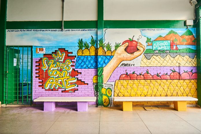 Iniciativa incentiva os estudantes à adoção de uma alimentação saudável por meio da técnica do grafite. Foto: Divulgação