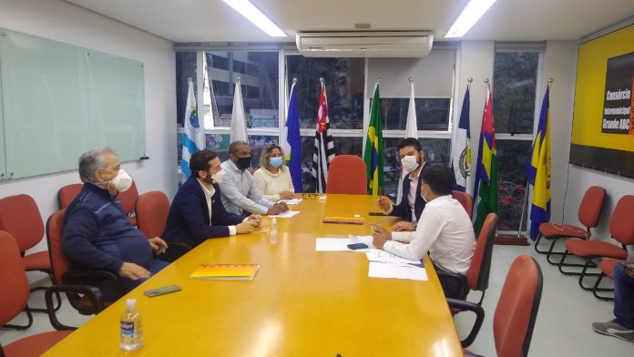 Parlamentares conheceram mais sobre as políticas e projetos regionais. Foto: Divulgação/Consórcio ABC