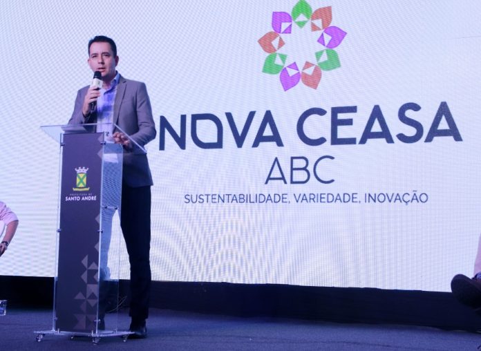 Prefeito Paulo Serra esteve presente na apresentação do novo Ceasa. Foto: Helber Aggio/PSA
